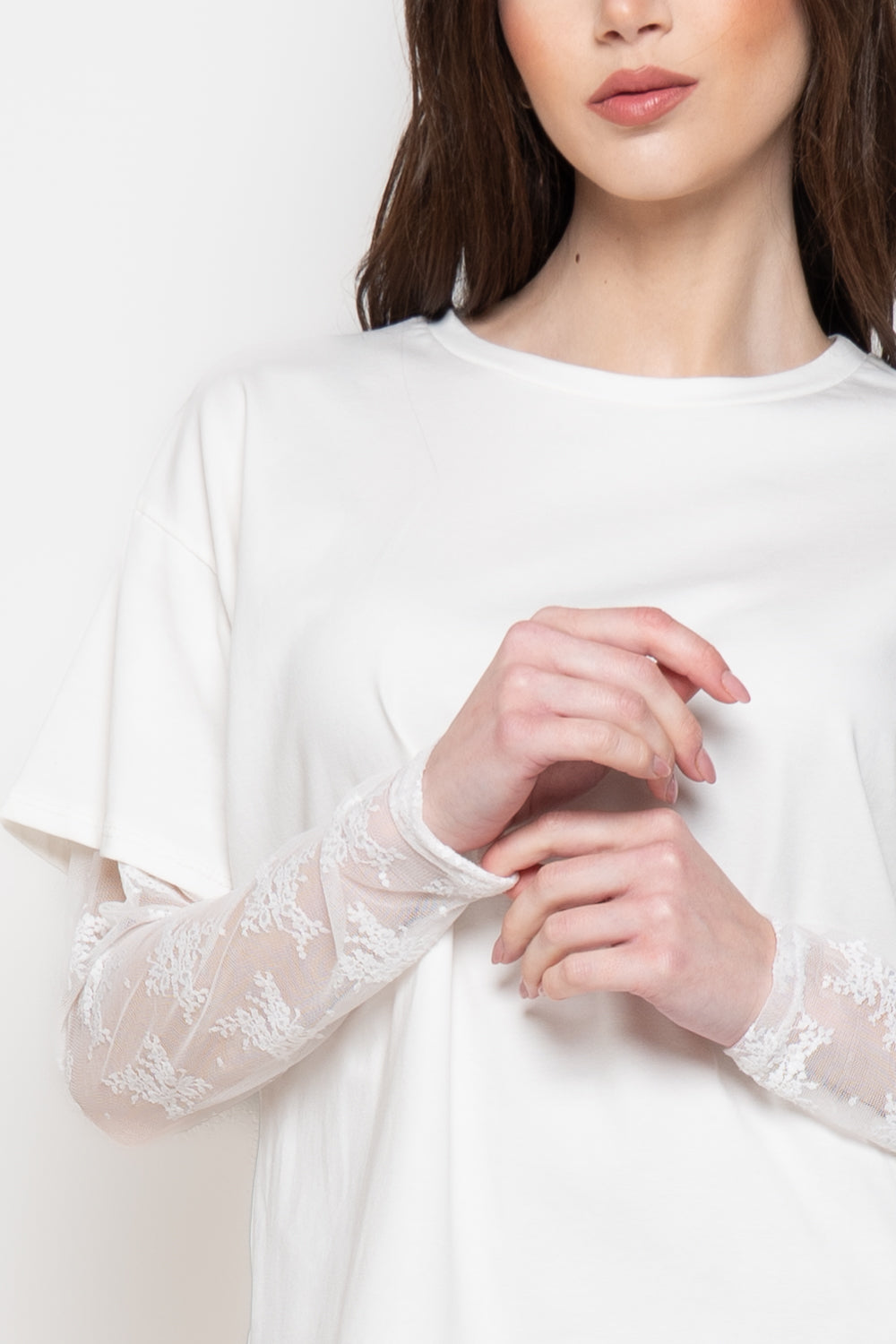 T-Shirt Donna Oversize con Maniche in Pizzo Trasparente