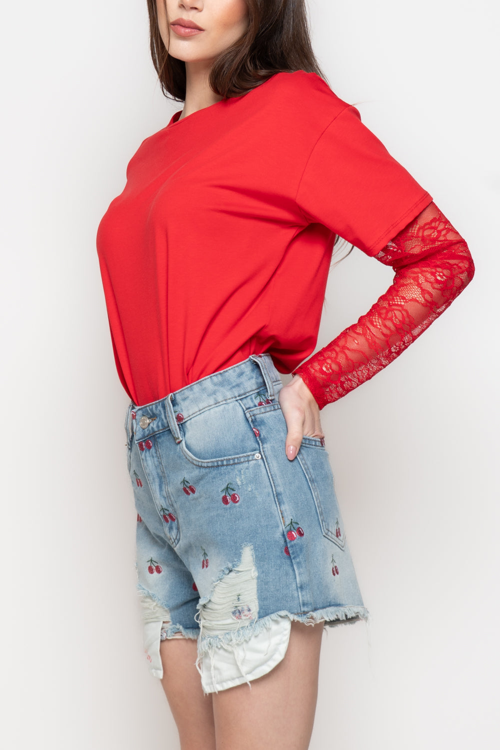pantaloncini Shorts Donna Denim con Ricamo Ciliegie e Dettagli Destroyed Immagine secondaria del prodotto