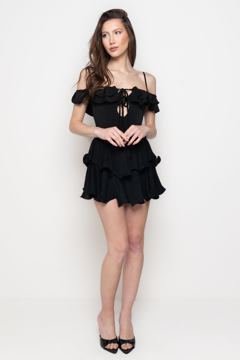 Miniabito Donna con Balze e Spalle Scoperte Secondary image
