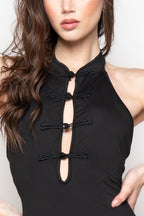 Abito Mini Halter con Dettagli Orientali
