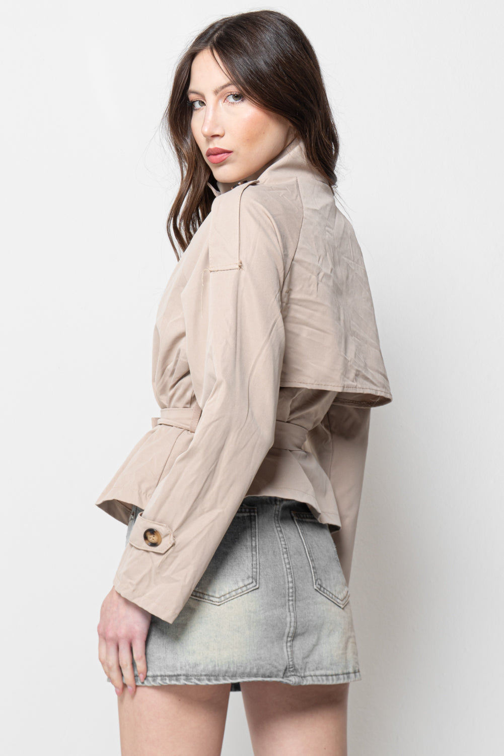 Giacca Trench Corta Donna Beige - Doppiopetto con Cintura Elegante