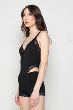 Shorts Aderenti con Dettagli in Pizzo