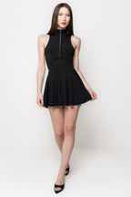 Abito Mini Nero Halter con Collo Alto e Schiena Scoperta