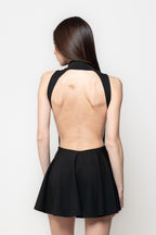 Abito Mini Nero Halter con Collo Alto e Schiena Scoperta