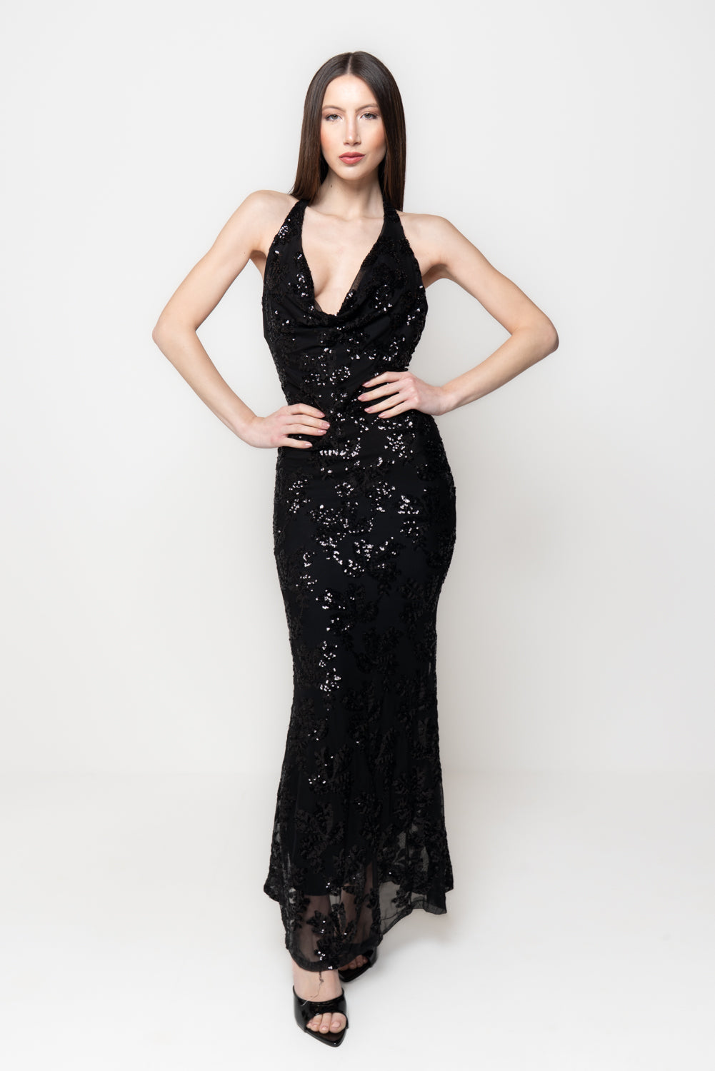 Abito Lungo Nero Elegante con Paillettes e Schiena Scoperta Immagine principale del prodotto
