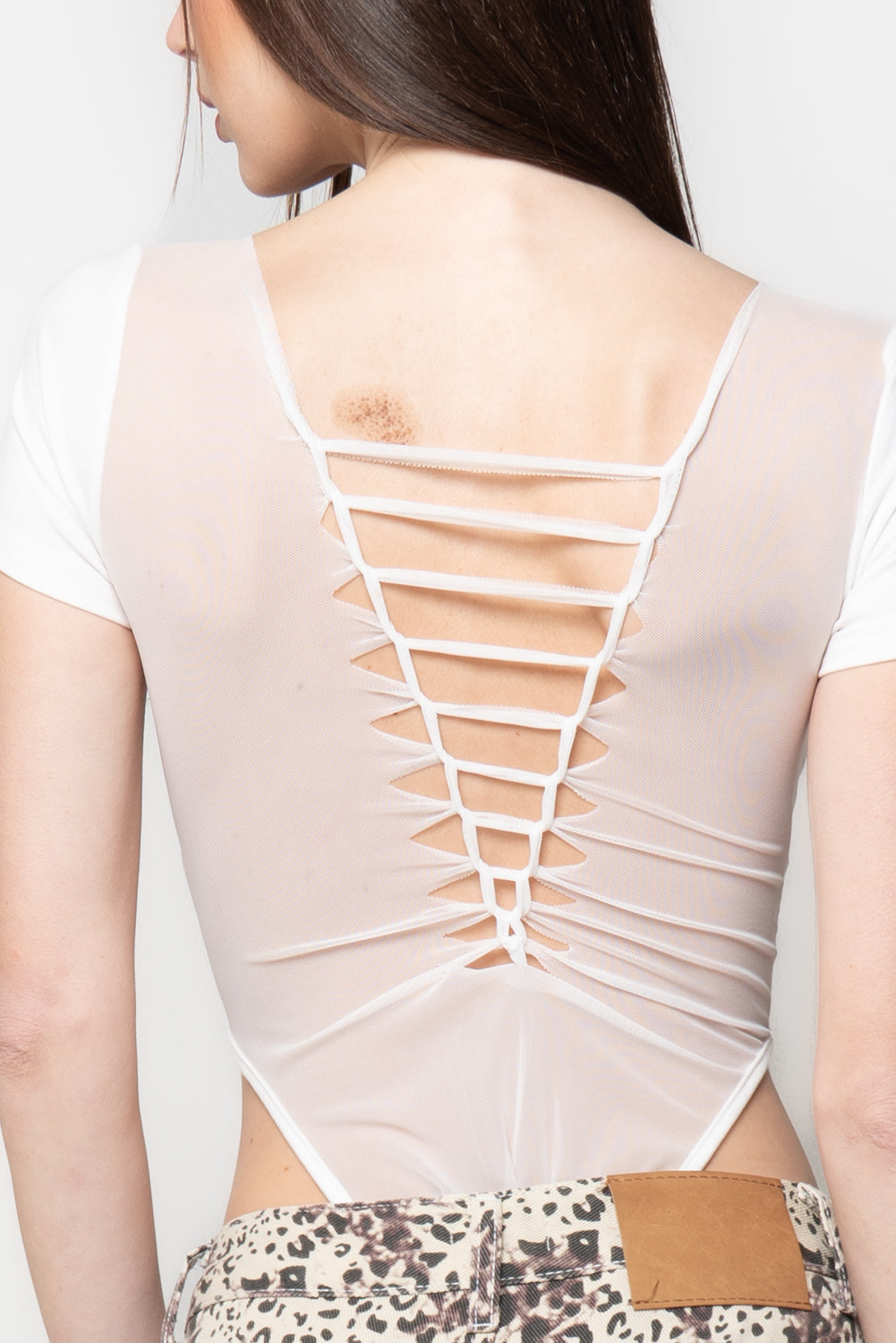 Body Donna Aderente con Inserti in Tulle e Schiena Intrecciata