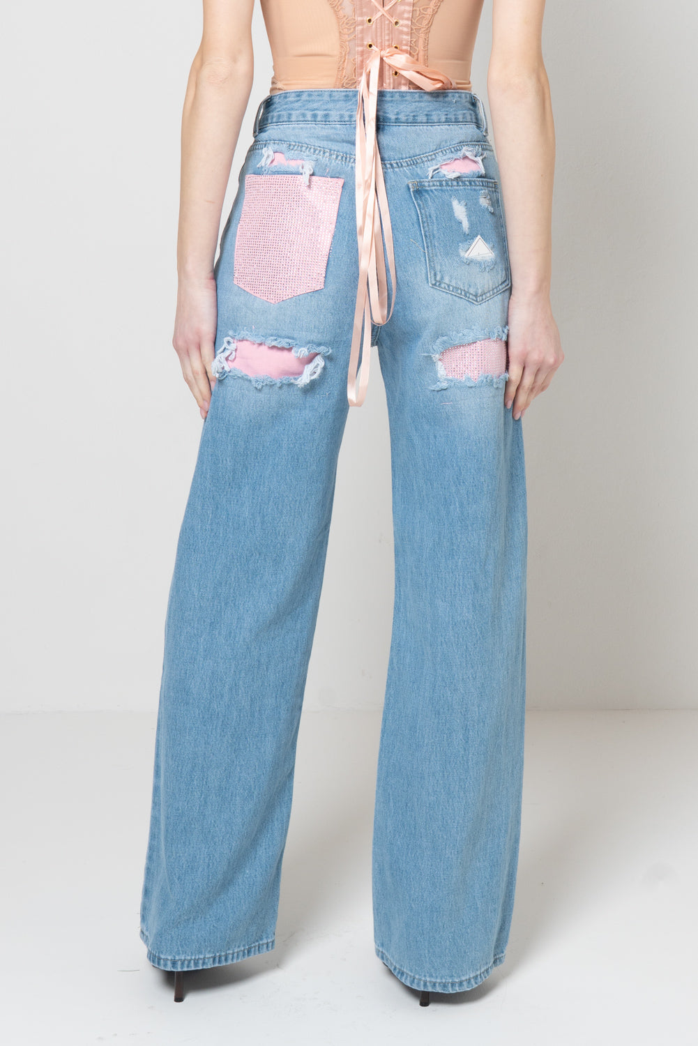 Jeans Wide-Leg a Vita Alta con Dettagli Distressed e Inserti in Paillettes Rosa