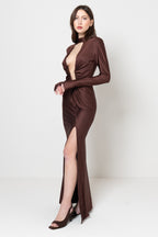 Abito Lungo Marrone Cioccolato con Scollo Deep-V