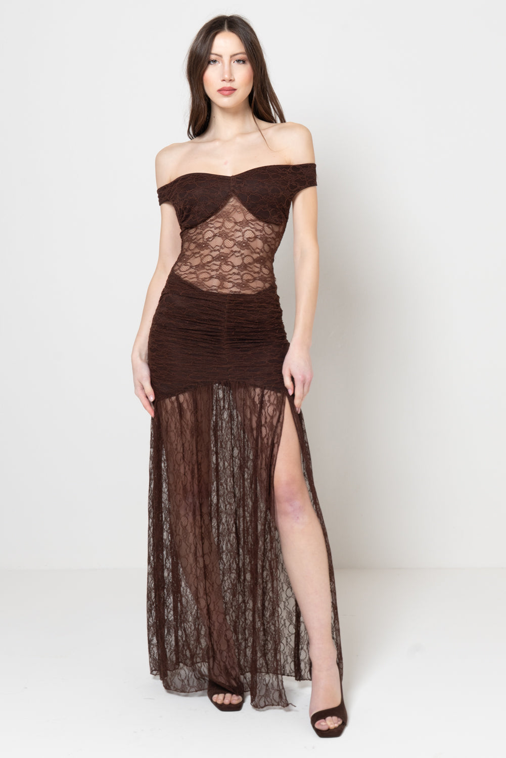 Abito Lungo Marrone in Pizzo con Scollo Bardot Immagine principale del prodotto