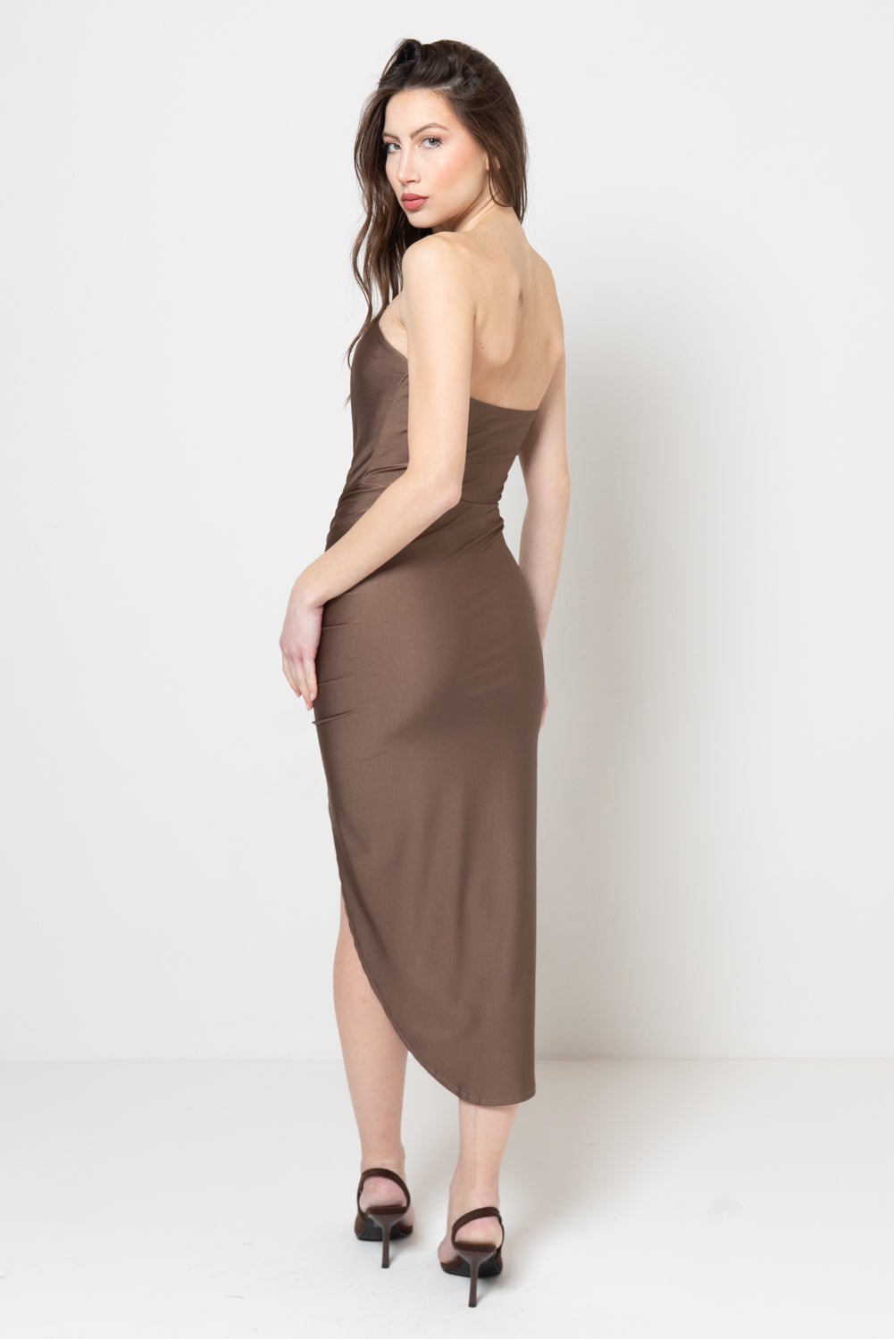 Abito Midi Strapless con Bustier e Arricciatura Laterale